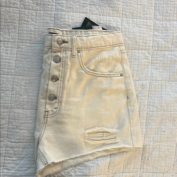 Women's Cream Distressed Denim Shorts - Picture 4 of 4